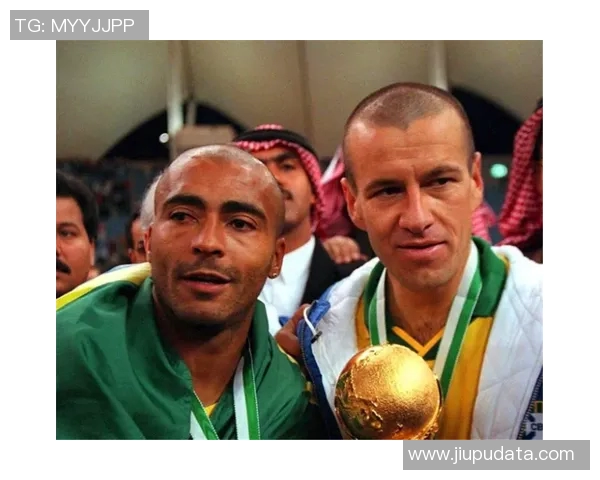 小罗的多彩人生揭秘足球明星背后的艺术与商业之路