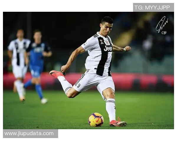 家里最有钱的足球明星背后的财富故事与生活揭秘