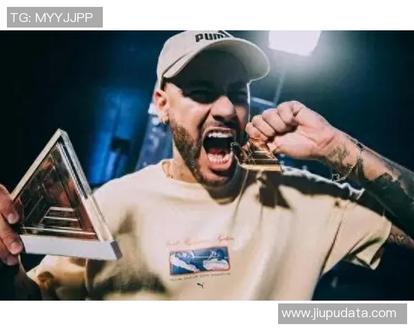 足球巨星跨界挑战篮球赛场引发热议的精彩瞬间